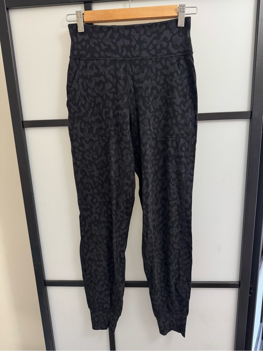 Lululemon High-Waist Black Leopard Print Align Joggers Size 4